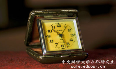 中央財經(jīng)大學(xué)保險學(xué)在職研究生申碩考試什么時候報名？